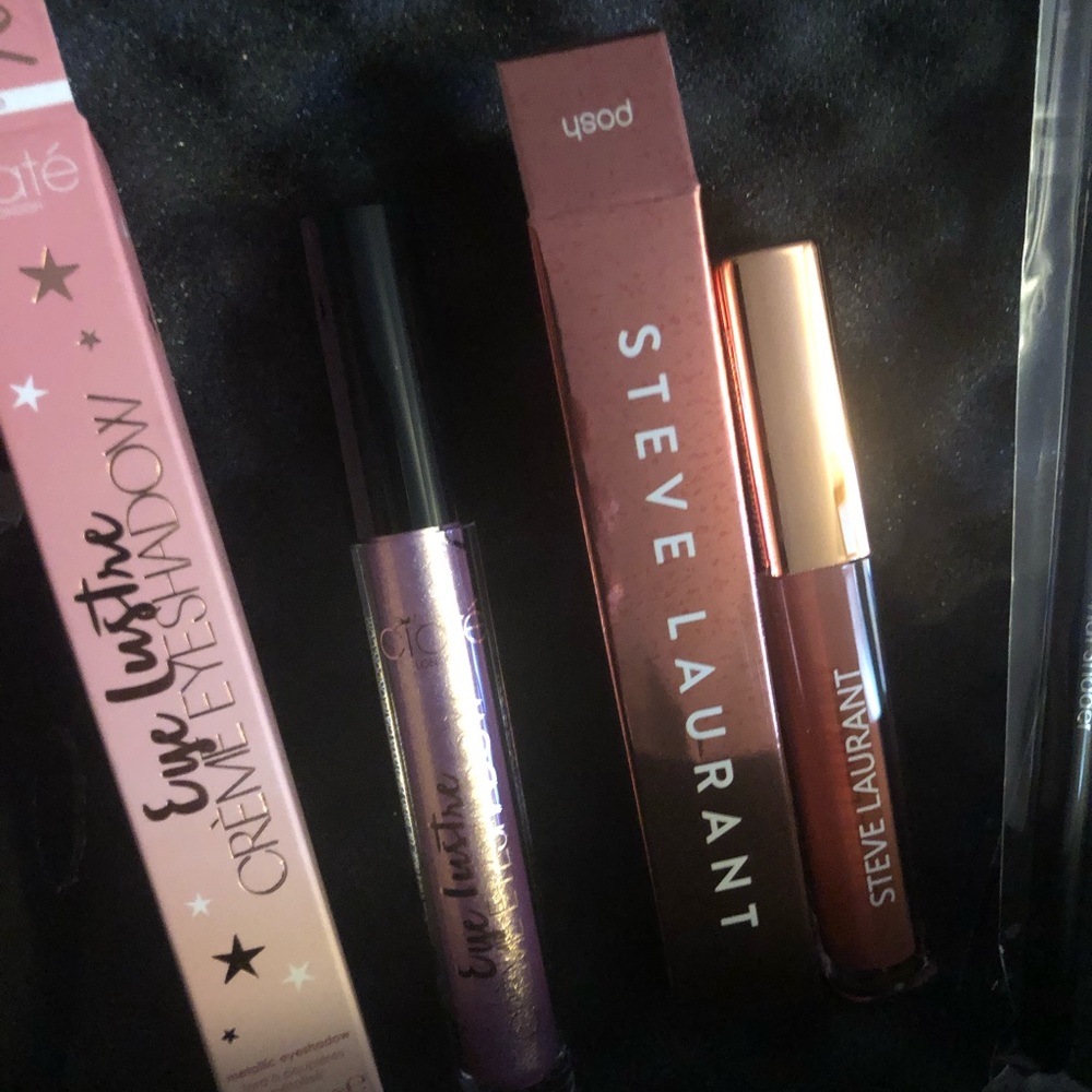 Makeup bundle - Picture 2 of 2